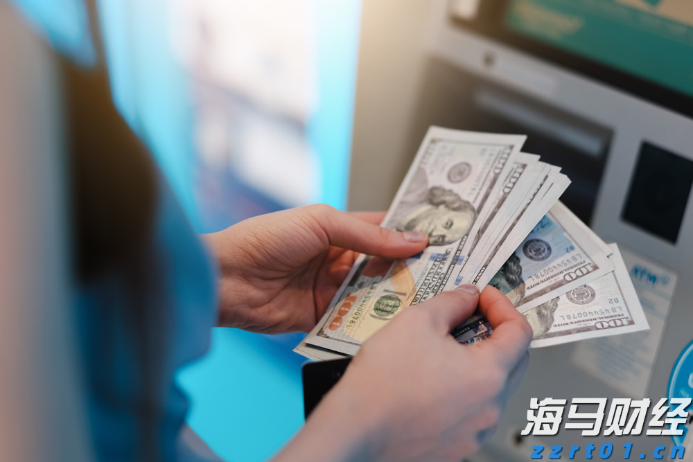 【新春走基层】市高铁汽车站投运后的首场春运